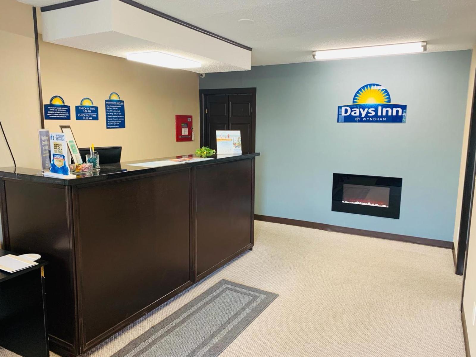 Days Inn By Wyndham Plymouth Esterno foto